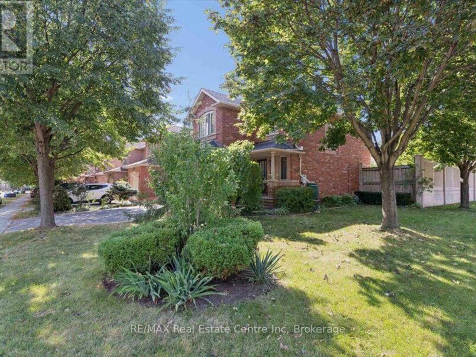 2524 LOGAN AVENUE, Oakville, Ontario L6H 6S2