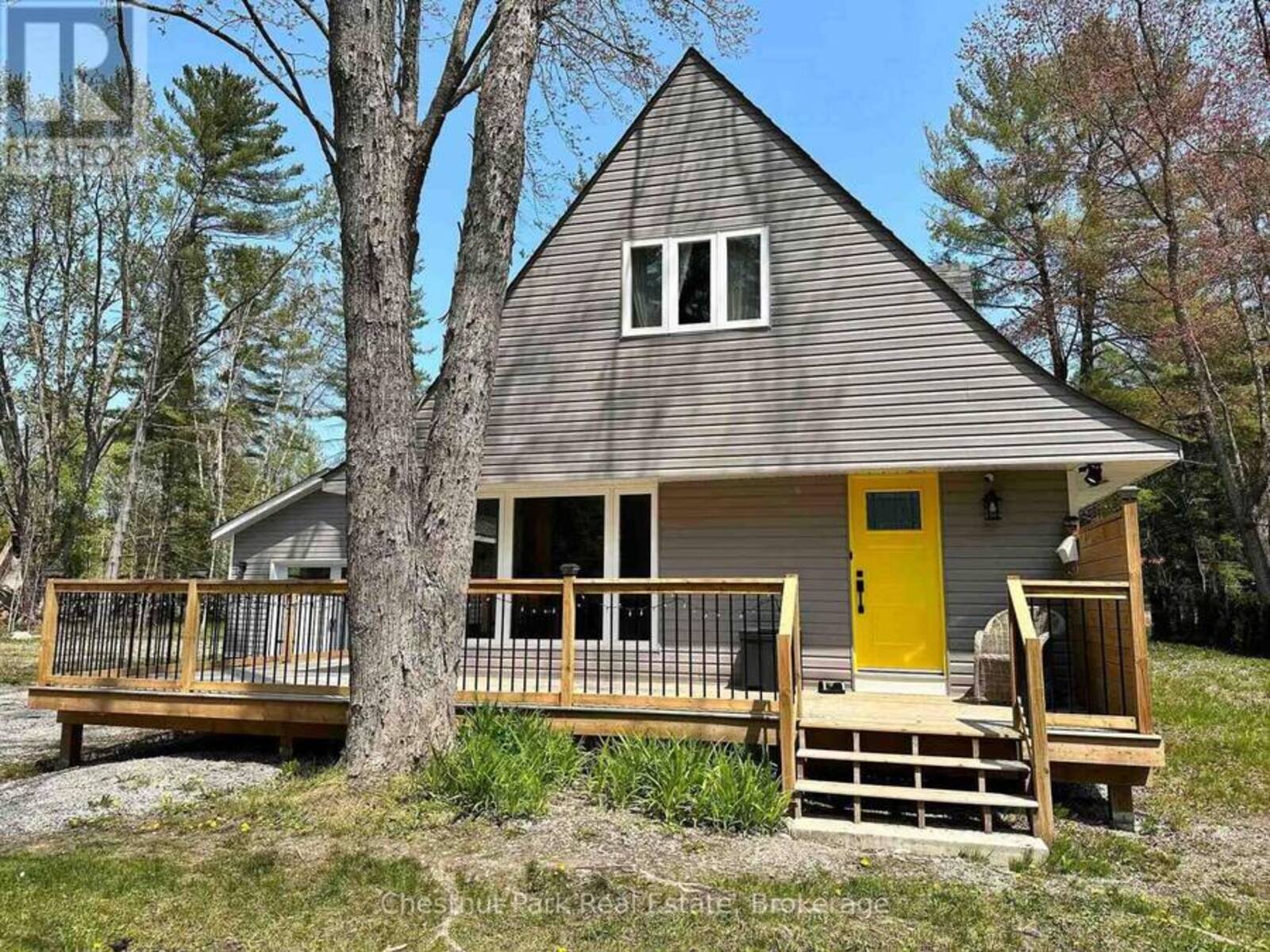 1002 CHIPPAWA AVENUE, Gravenhurst, Ontario P1P 1T5
