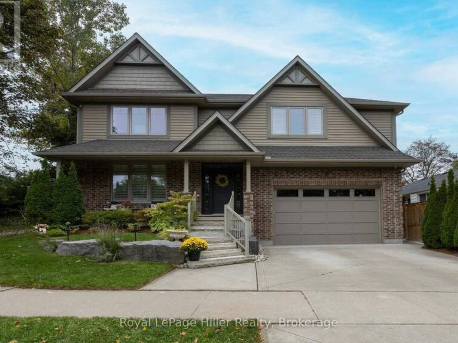 15 SWEETBRIAR DRIVE, Kitchener, Ontario N2M 4S7