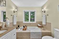 18 RUE VANIER ROAD | Tiny Ontario | Slide Image Twelve