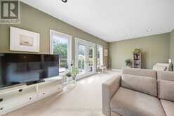 82 LYNCH CIRCLE | Guelph Ontario | Slide Image Sixteen