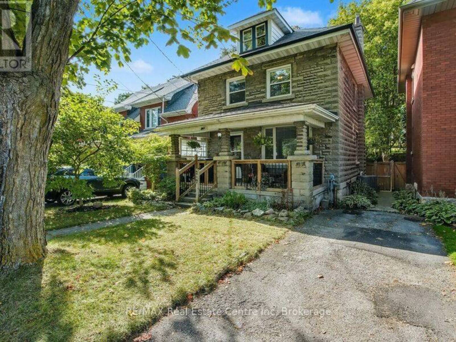 207 WATERLOO AVENUE, Guelph, Ontario N1H 3J4