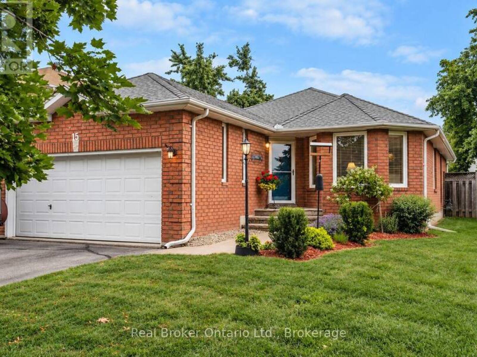 15 NEELANDS STREET, Barrie, Ontario L4N 7A1