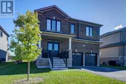 5 AUTUMN DRIVE | Wasaga Beach Ontario | Slide Image Two