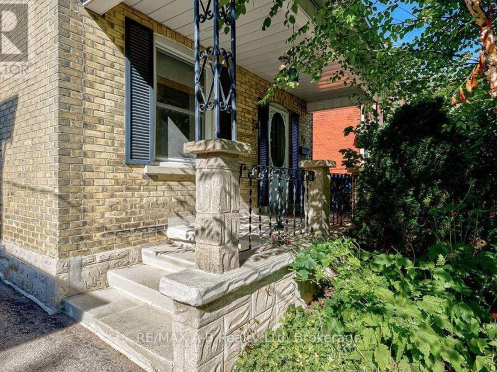 54 MCNAB STREET S, Stratford, Ontario N5A 1Z2