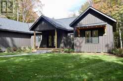 20 COLLINS COURT | Huntsville Ontario | Slide Image Three