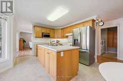 11 HONEYSUCKLE DRIVE | Guelph Ontario | Slide Image Thirteen