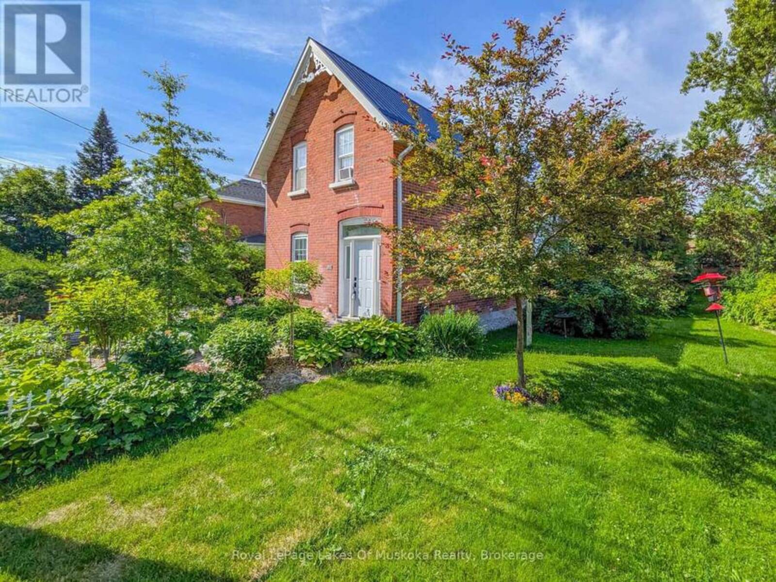 212 JAMES STREET, Bracebridge, Ontario P1L 2B8