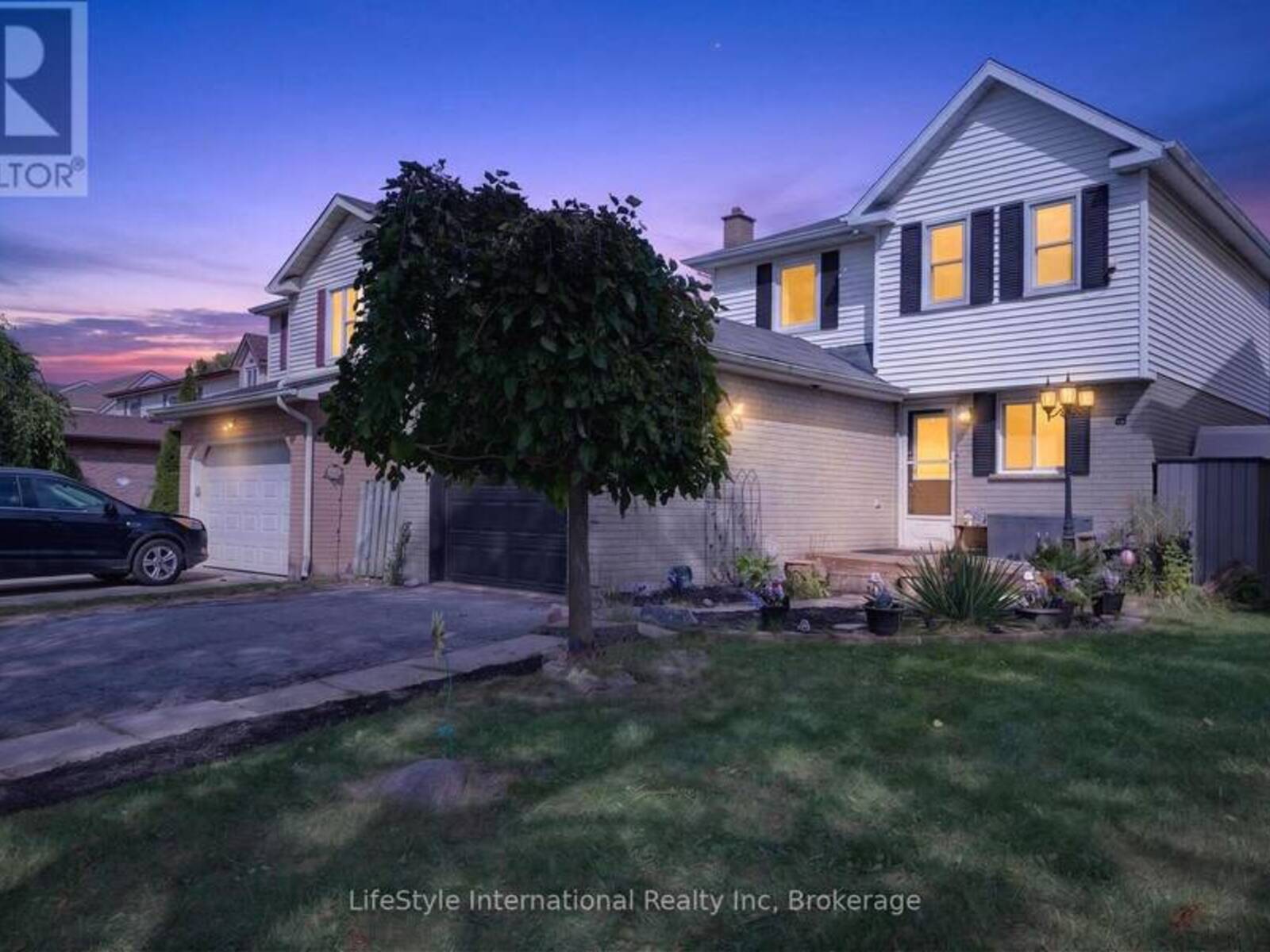18 CAMROSE COURT, Kitchener, Ontario N2M 5J4