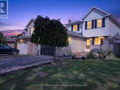 18 CAMROSE COURT Kitchener Ontario, N2M 5J4
