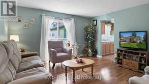 565 9TH STREET | Hanover Ontario | Slide Image Eight