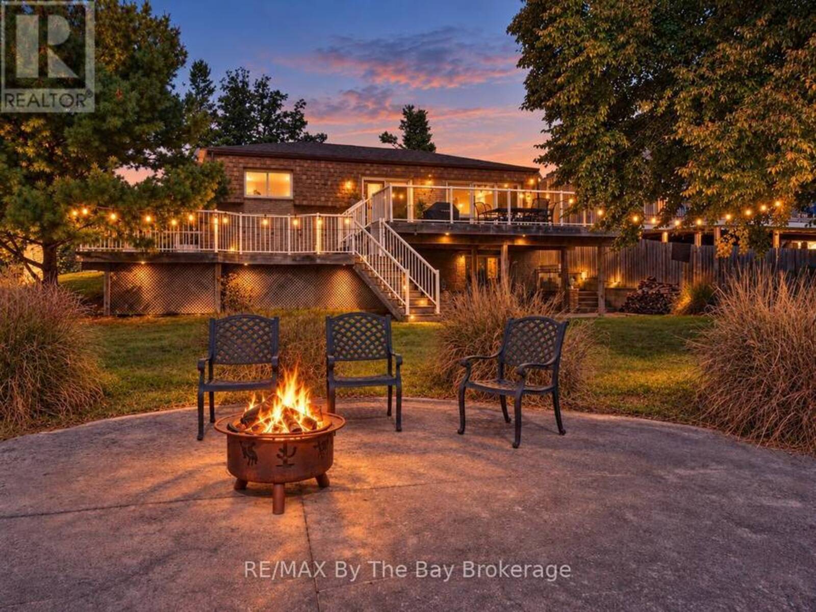 83 OLD MOSLEY STREET, Wasaga Beach, Ontario L9Z 2J5