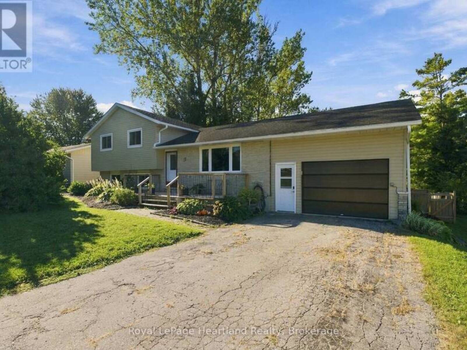 17 MCCREA STREET, North Huron, Ontario N0G 1E0