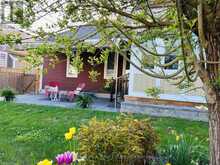 5 HUNTER PLACE | Bracebridge Ontario | Slide Image Two