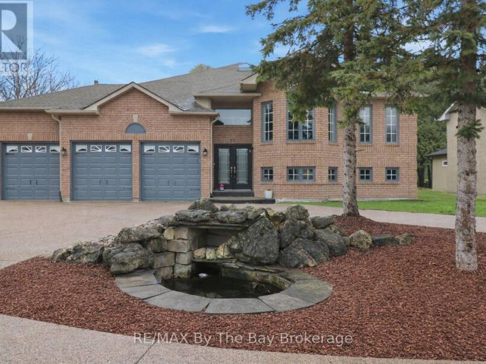 70 FAIRWAY CRESCENT, Wasaga Beach, Ontario L9Z 1B8