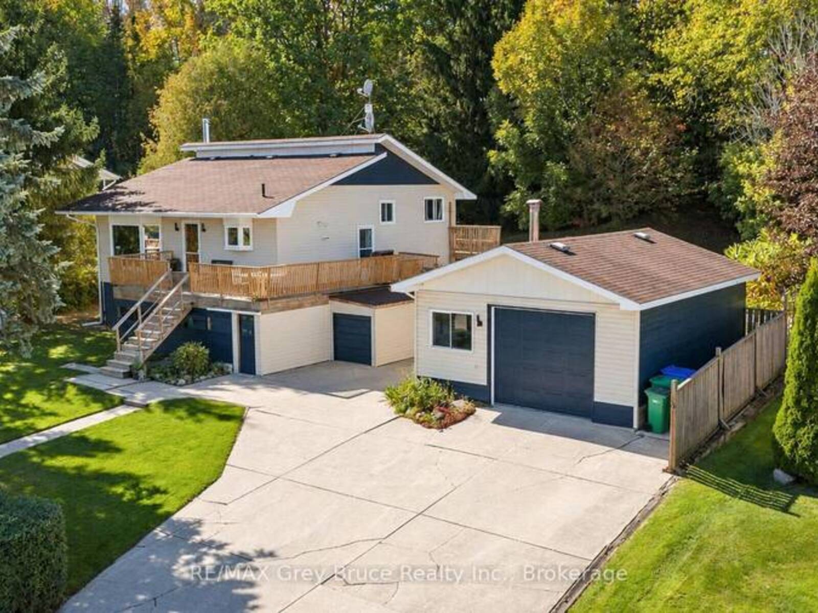 150 MACINTOSH DRIVE, Georgian Bluffs, Ontario N0H 1S0
