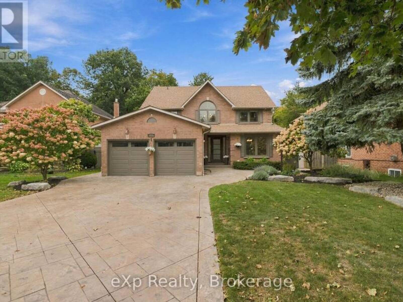 237 LAKE DRIVEWAY W, Ajax, Ontario L1S 5B1