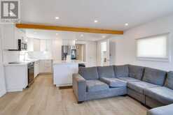 815 MUSKOKA ROAD S | Gravenhurst Ontario | Slide Image Four