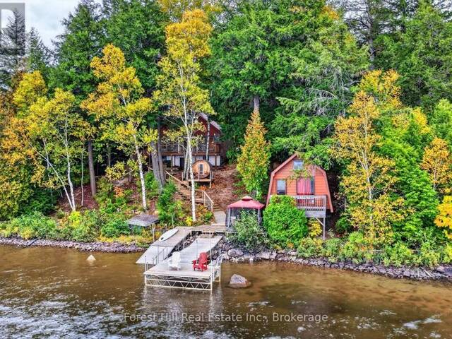 136 ROCK POINT ROAD Kearney Ontario, P0A 1M0 - 5 Bedrooms Waterfront Home For sale
