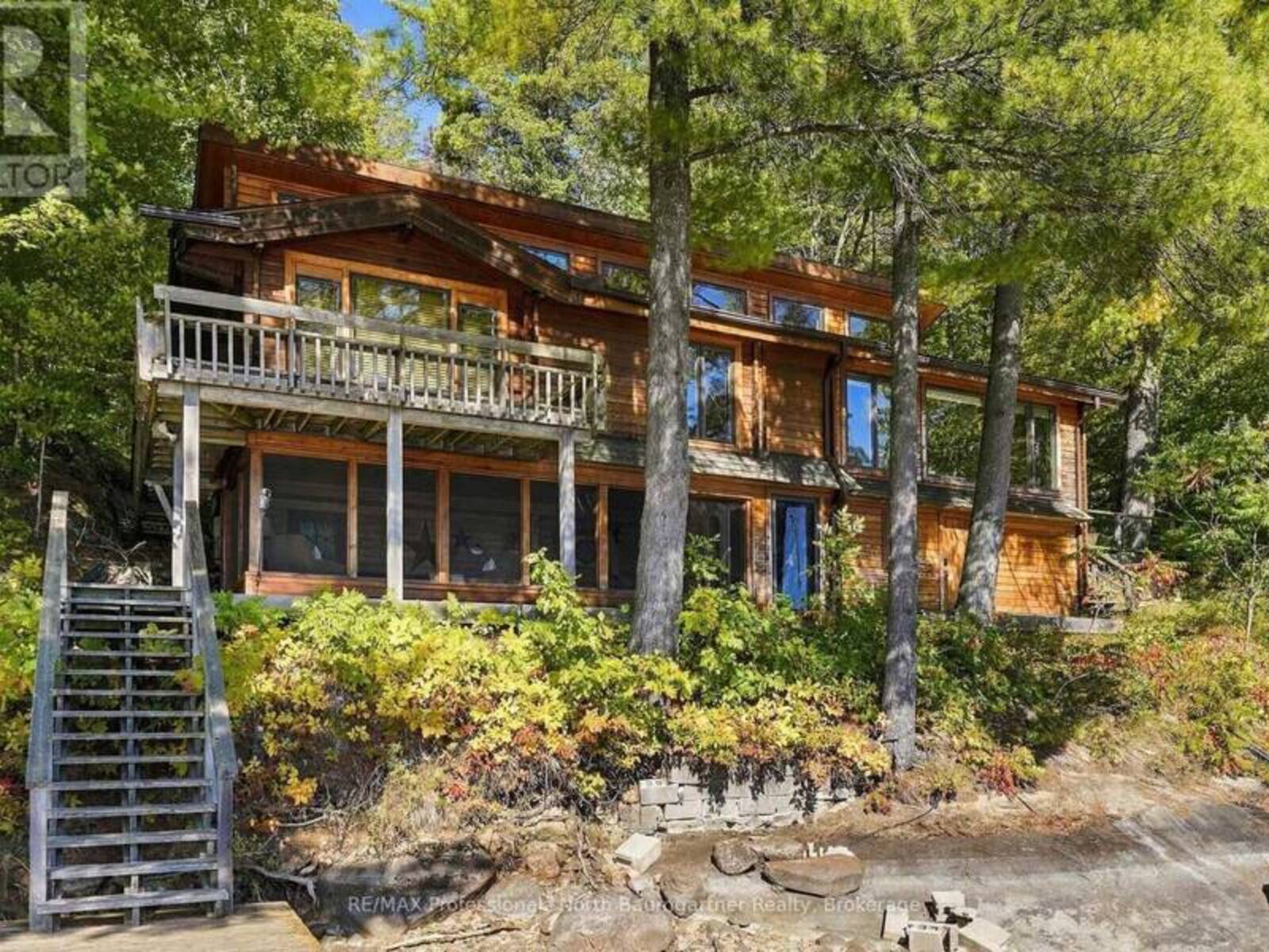 1014 MACKMORE TRAIL, Haliburton, Ontario K0M 1S0