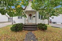 22 HILL AVENUE | Brantford Ontario | Slide Image Four