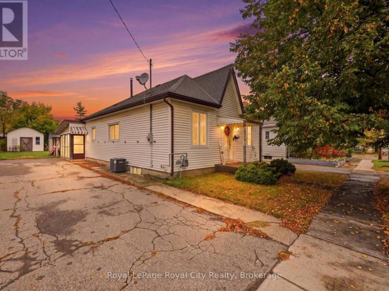 22 HILL AVENUE, Brantford, Ontario N3R 4G9