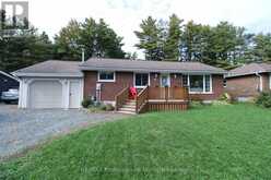 83 PINE STREET | Bracebridge Ontario | Slide Image Three