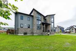 157 SPRINGSIDE CRESCENT | The Blue Mountains Ontario | Slide Image Seven