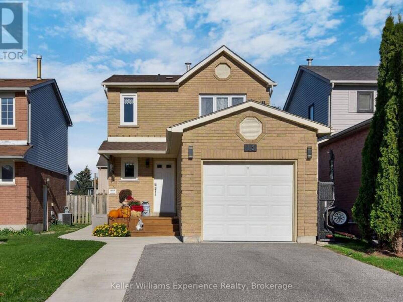 13 LINDSAY COURT, Barrie, Ontario L4M 6G5