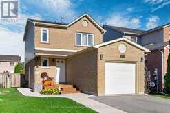 13 LINDSAY COURT | Barrie Ontario | Slide Image Two