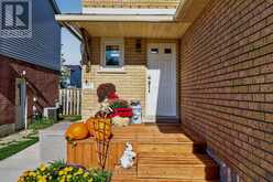 13 LINDSAY COURT | Barrie Ontario | Slide Image Four