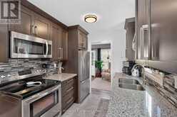 13 LINDSAY COURT | Barrie Ontario | Slide Image Eight