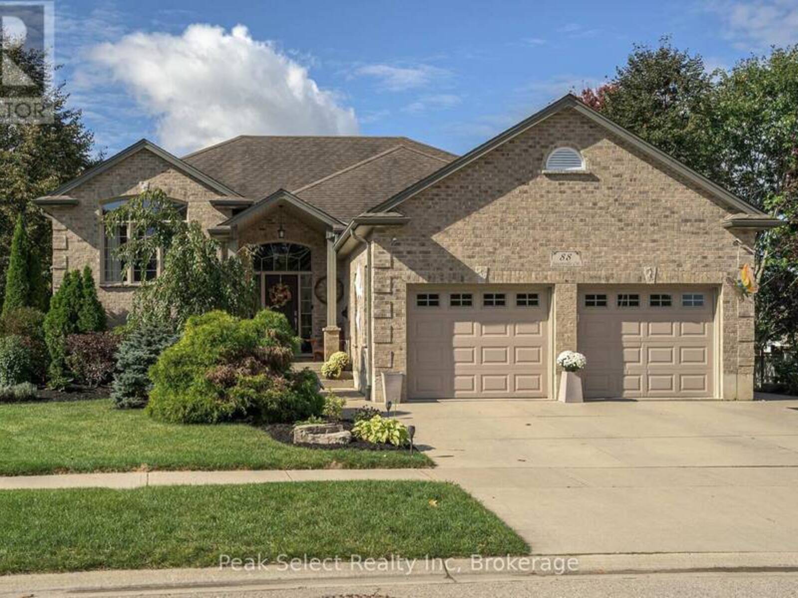 88 SAXONVILLE COURT, Strathroy-Caradoc, Ontario N7G 4M1