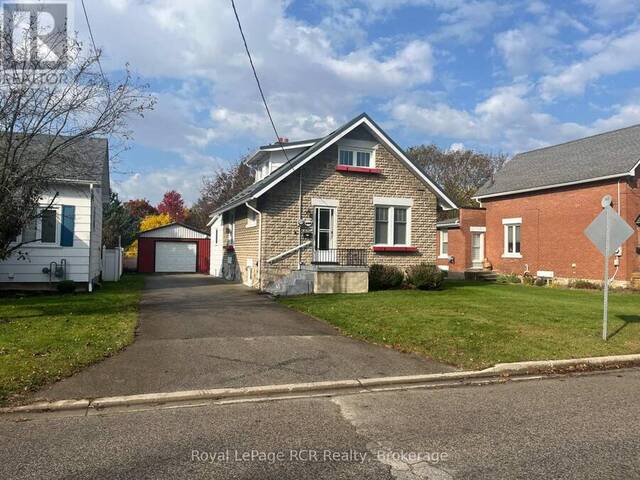 582 12TH AVE AVENUE N Hanover Ontario, N4N 2V6 - 4 Bedrooms Home For Sale