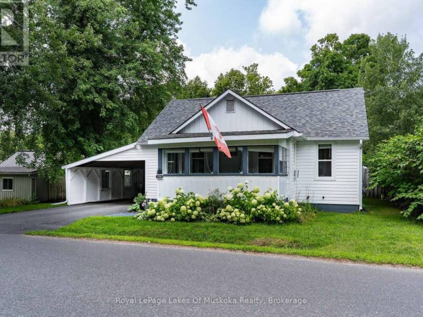 570 PINEDALE ROAD, Gravenhurst, Ontario P1P 1M1