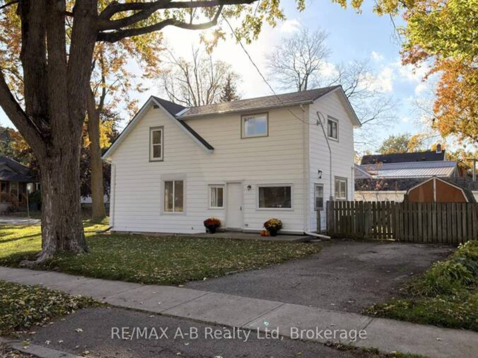 92 EAST GORE STREET, Stratford, Ontario N5A 3X5