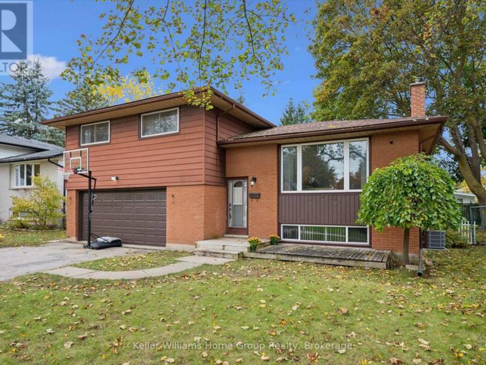 51 LONSDALE DRIVE, Guelph, Ontario N1H 5N1