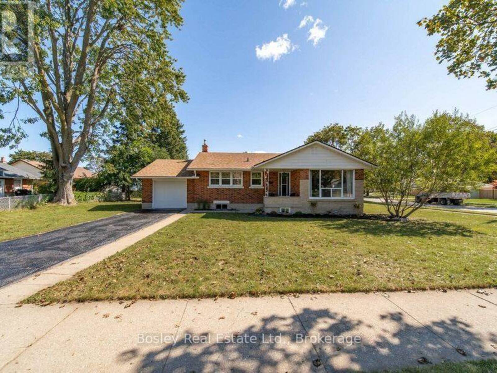 18 MAYWOOD ROAD, Kitchener, Ontario N2C 2A3