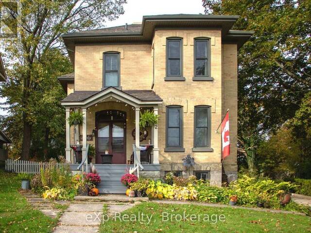 352 BERFORD STREET Georgian Bluffs Ontario, N0H 2T0 - 4 Bedrooms Home For Sale