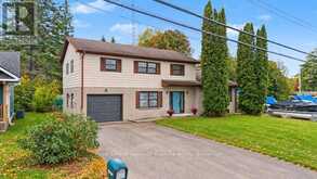 13 EAST ROAD | Baysville Ontario | Slide Image One