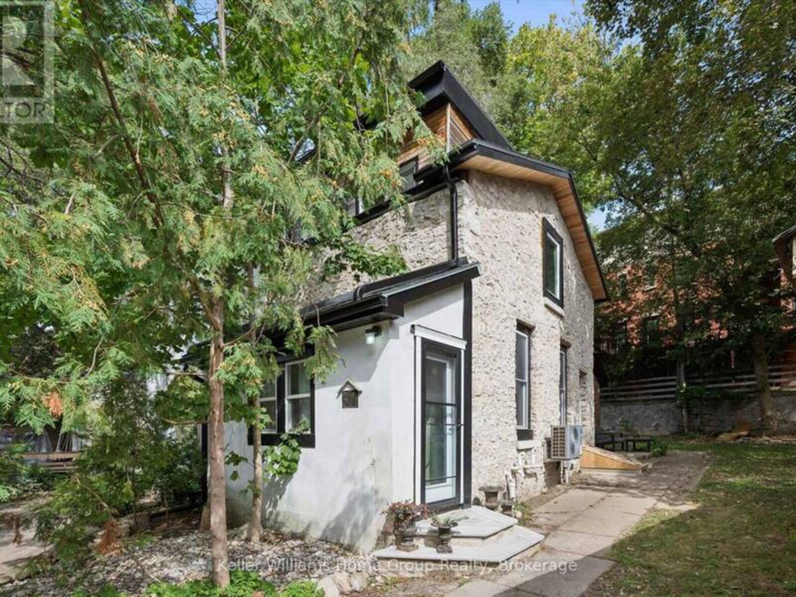 37 ARTHUR STREET N, Guelph, Ontario N1E 4T7