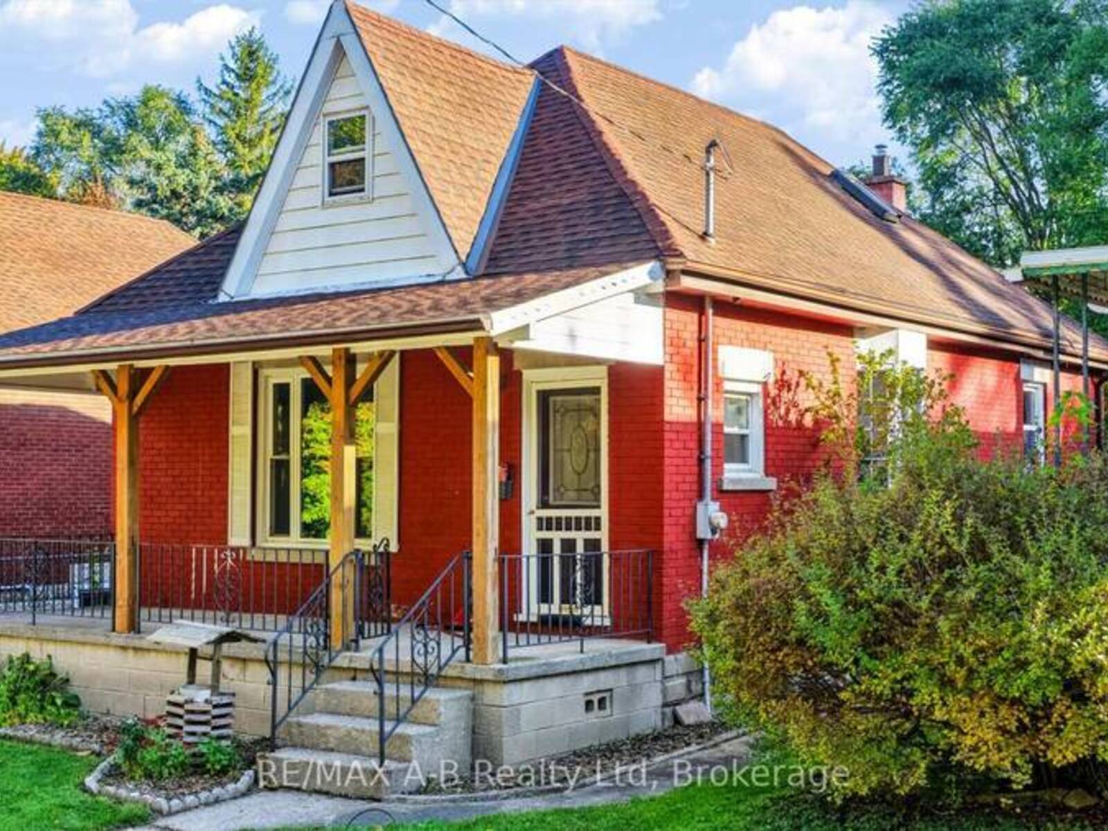 176 STERLING STREET, London, Ontario N5Y 1Z2