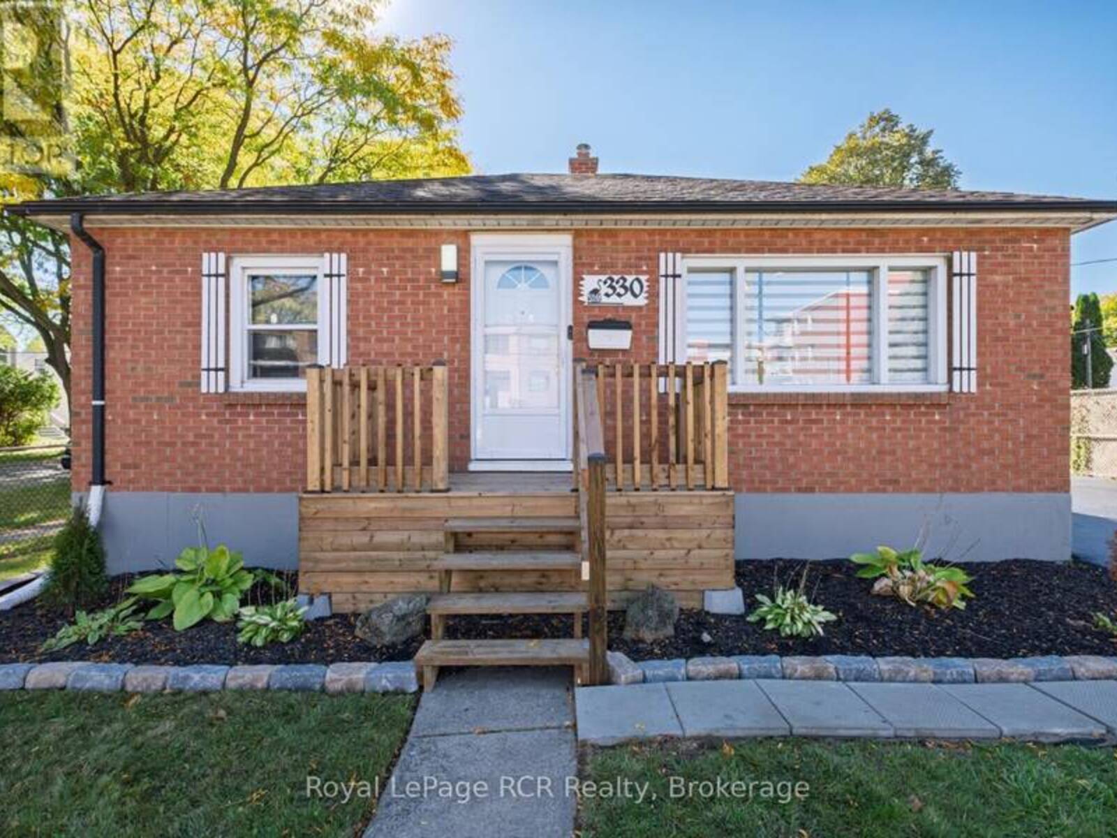 330 MELVIN AVENUE, Hamilton, Ontario L8H 2L1