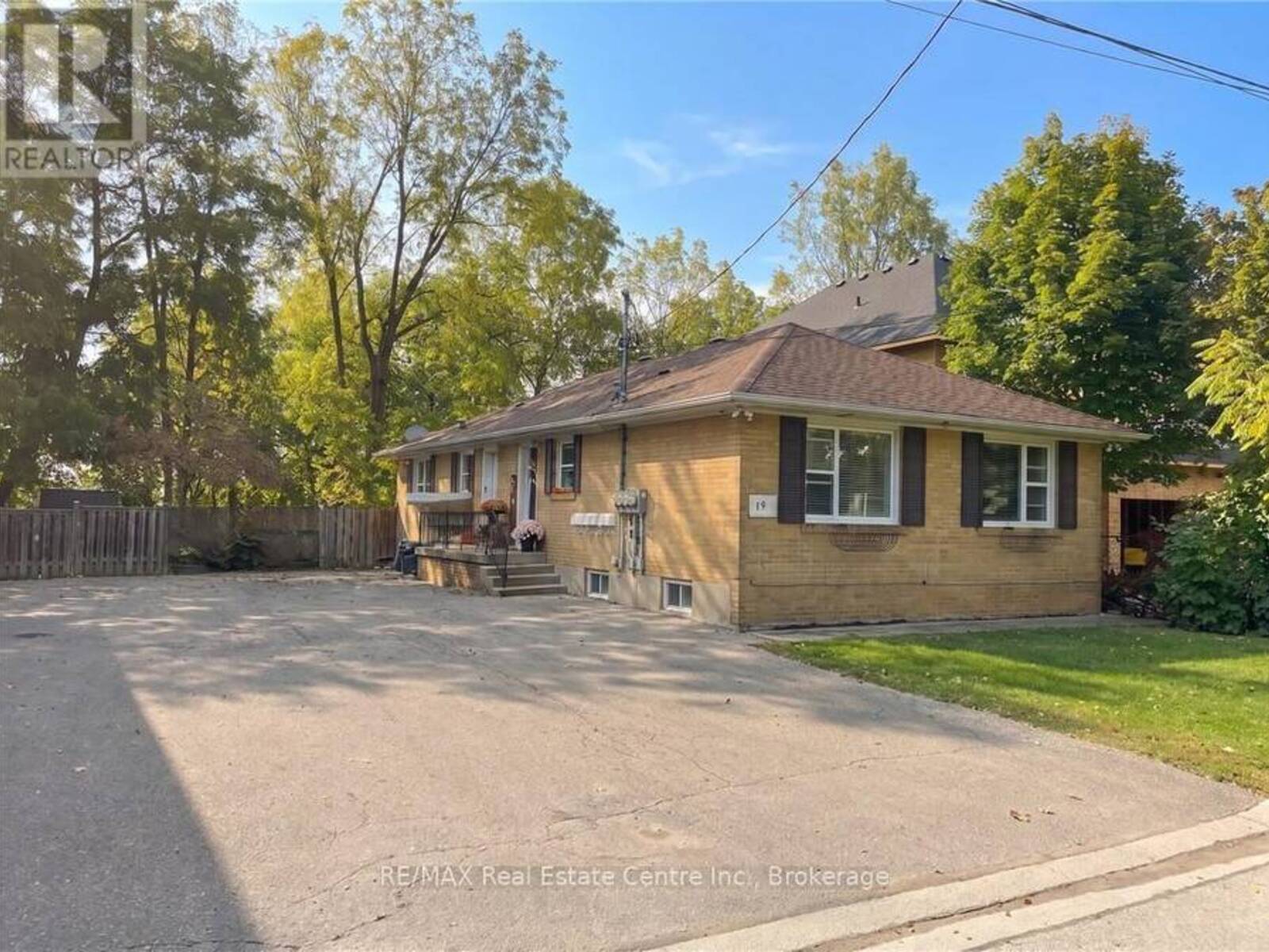 17 ACADEMY ROAD, Halton Hills, Ontario L7G 3N7