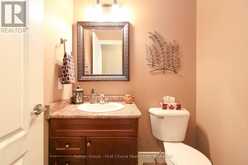 5 FAIRFIELD DRIVE | Stratford Ontario | Slide Image Eleven