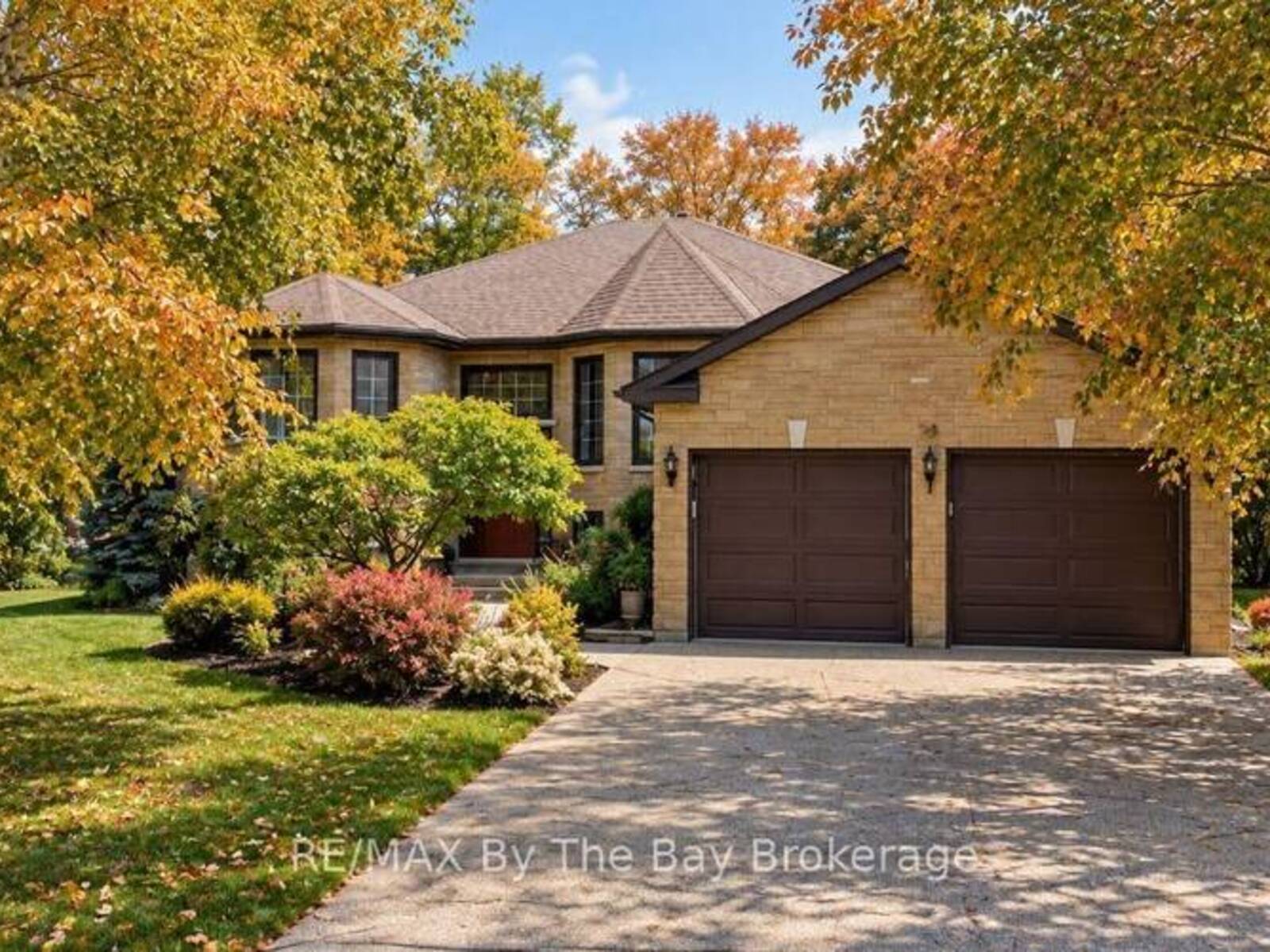 54 FAIRWAY CRESCENT, Wasaga Beach, Ontario L9Z 1B8