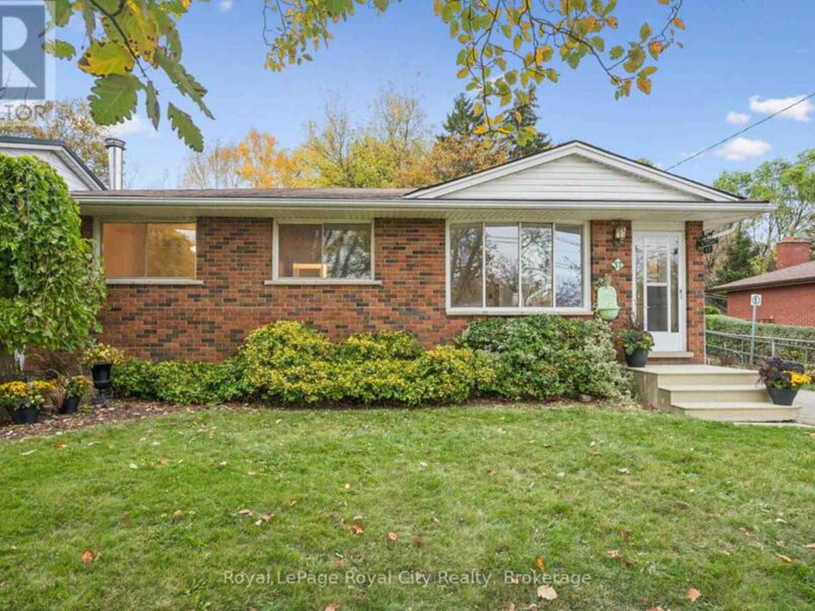 37 KENWOOD CRESCENT, Guelph, Ontario N1H 6E4