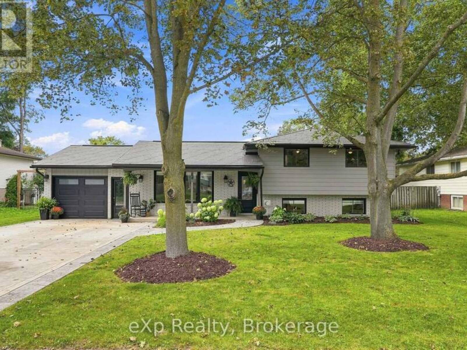 541 OAKVIEW CRESCENT, Mount Forest, Ontario N0G 2L2