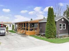 2B ALGONQUIN Lane Meneset Ontario, N7A 3Y2