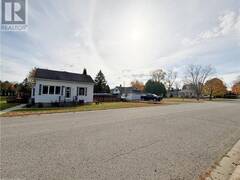 9 WILLIAM Street Egmondville Ontario, N0K 1G0